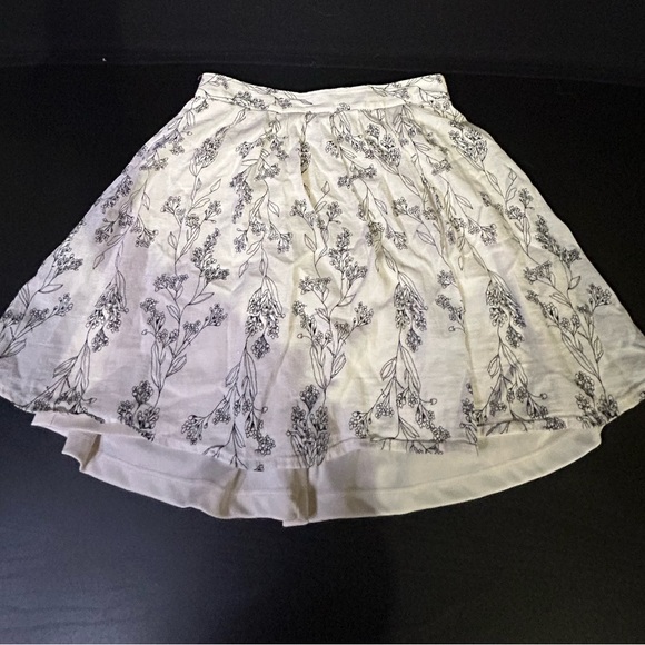 Old navy xs Floral White Skirt Skater Circle Lined - Picture 1 of 6